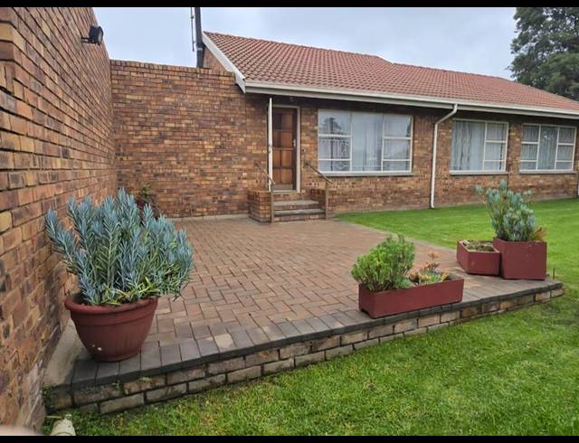 2 BEDROOM TOWNHOUSE FOR SALE IN DUNNOTTAR